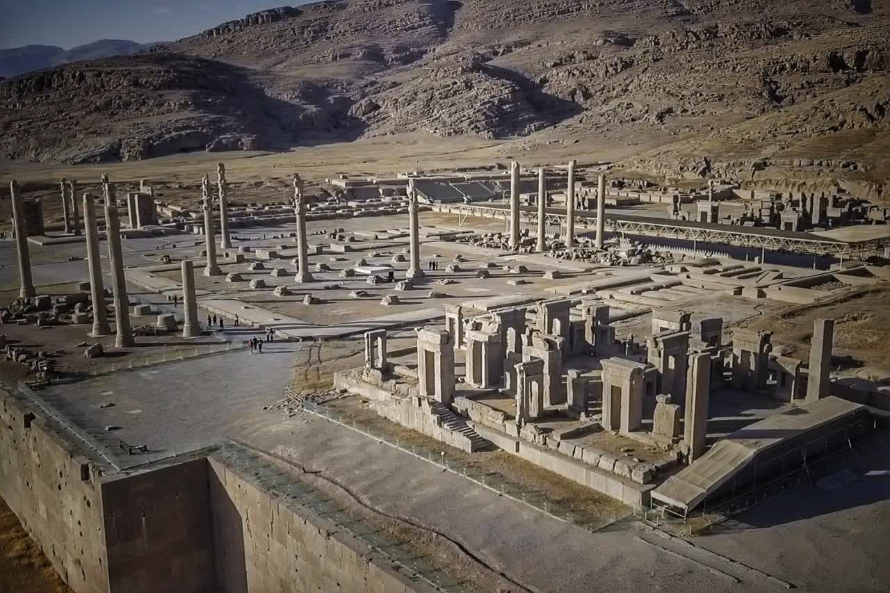 اجازه شکسته شدن حریم مجموعه جهانی تخت‌جمشید را نمی‌دهیم/ ساخت سرویس بهداشتی در فاصله یک کیلومتری هیچ خدشه‌ای بر این مجموعه جهانی وارد نمی‌کند