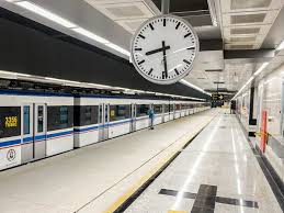 برخورد قطار به یک مسافر و اختلال چند دقیقه‌ای در حرکت خط یک مترو