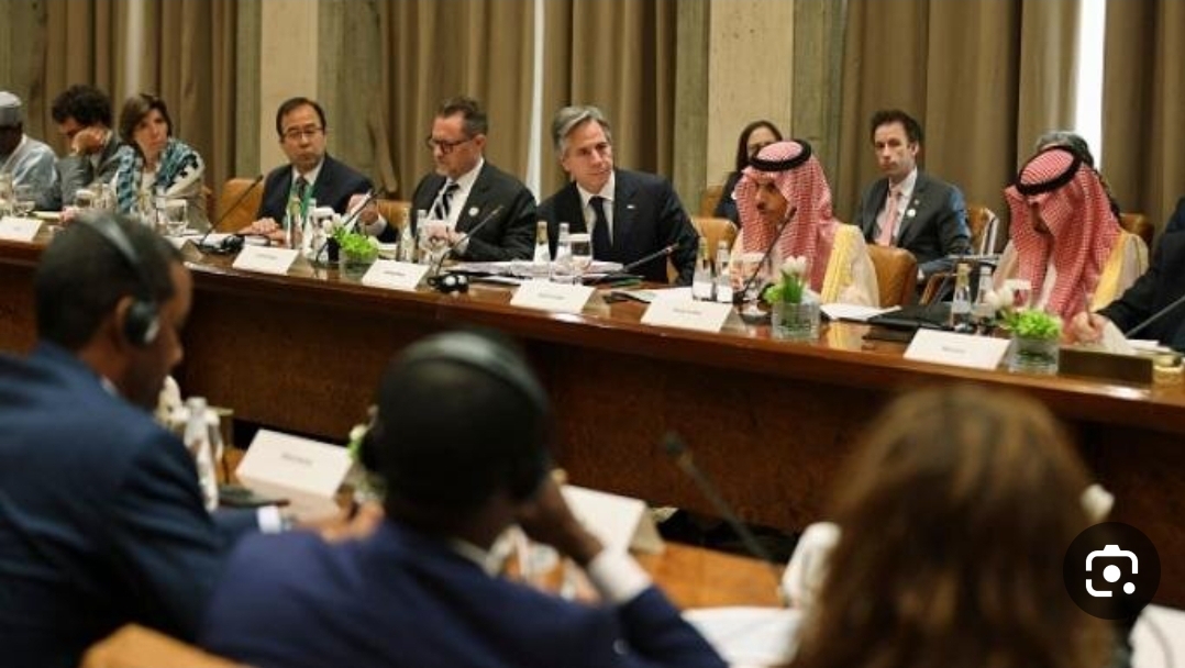 نشست ائتلاف ضد داعش در ریاض/ عربستان: کشورهای ثروتمند اتباع داعشی خود را بازگردانند