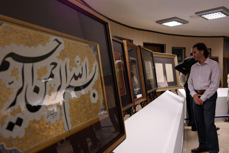 نمایشگاه آثار خوشنویسی بانوان فارس برپا شد