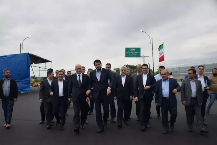 بازدید رؤسای ایران و آذربایجان از زیرساخت های زمینی و ریلی آستارا