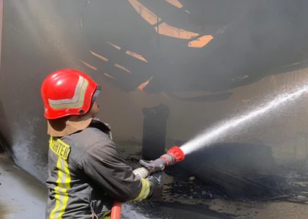آتش‌سوزی در کارگاه ضایعاتی در شیراز؛ ۶ نفر دچار سوختگی شدند