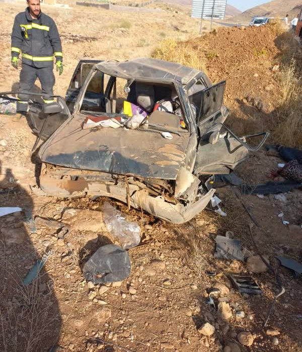 ۳ مصدوم در سقوط خودرو در جاده سپیدان