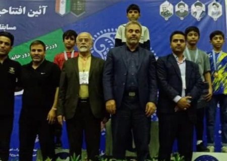 دانش آموز فارسی قهرمان مسابقات کشتی مدارس کشور
