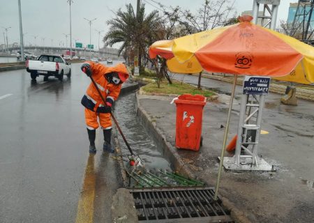 استقرار پاکبانان در ۱۰۰ نقطه شیراز برای جلوگیری از آبگرفتگی معابر