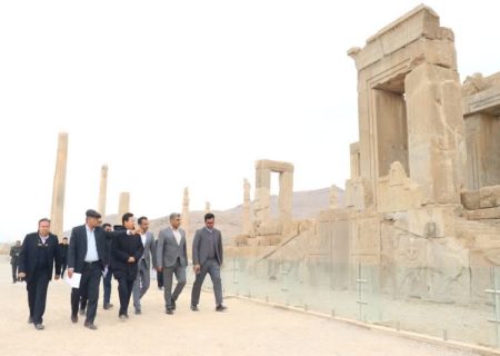 وارد شدن قائم‌مقام وزیر فرهنگ و گردشگری چین به شیراز