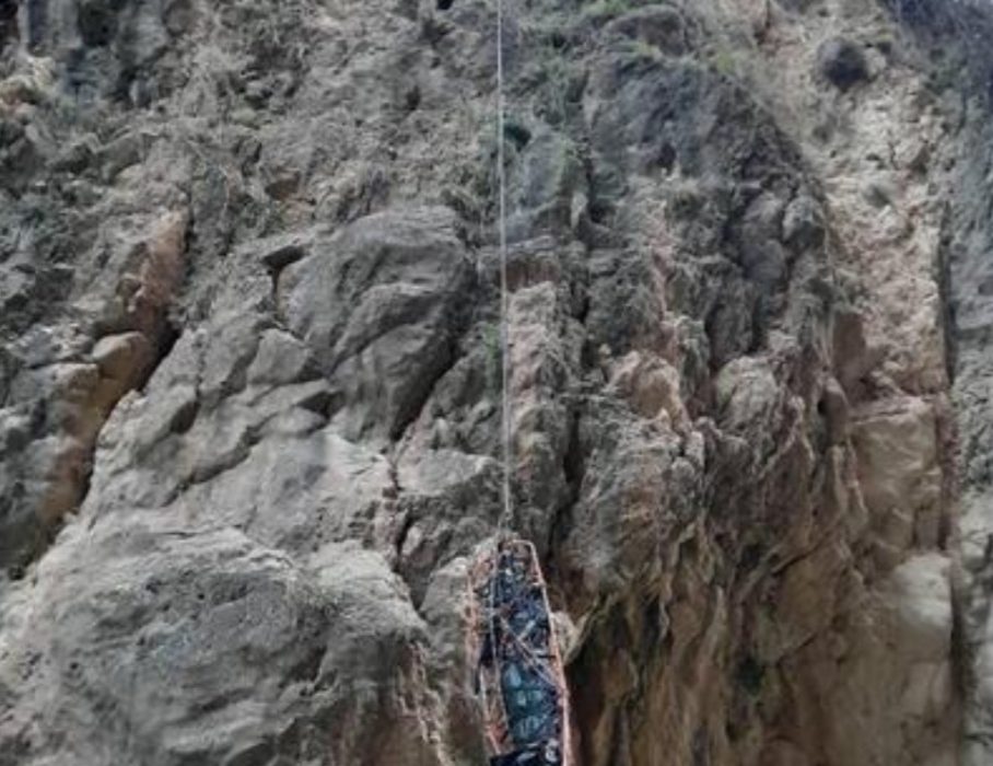 سقوط مرگبار به دره ۱۰۰ متری در سپیدان
