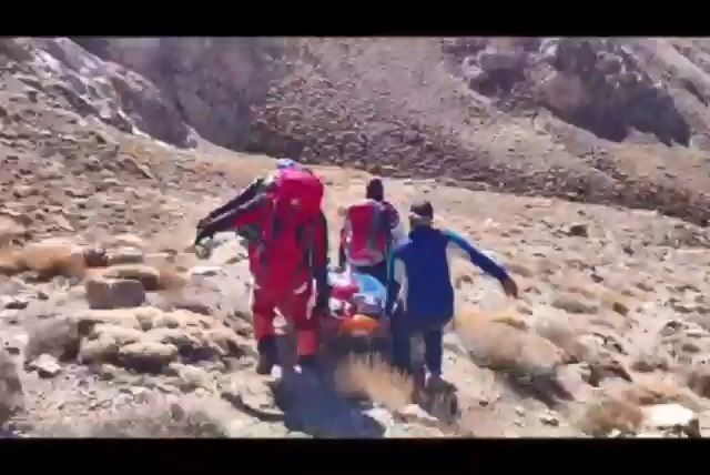نجات فرد سقوط کرده از ارتفاعات کوهستان بل