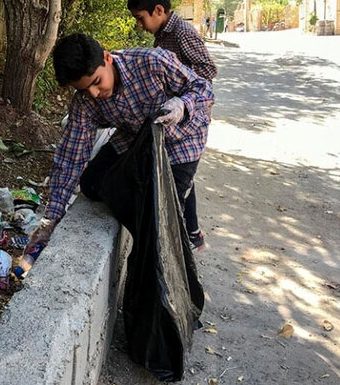 پاکسازی پسماند جاده روستای گردشگری قلات شیراز