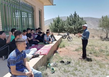 دانش آموزان هنرستان علم وصنعت مرودشت با آموزه های حفظ محیط زیست آشنا شدند