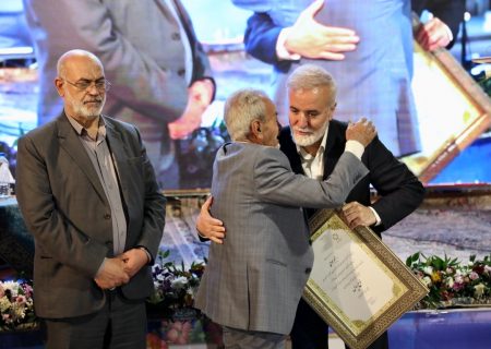 ویژگی علمی و فضل و هنر اهالی شیراز، وظیفه مدیریت شهری را سنگین می‌کند