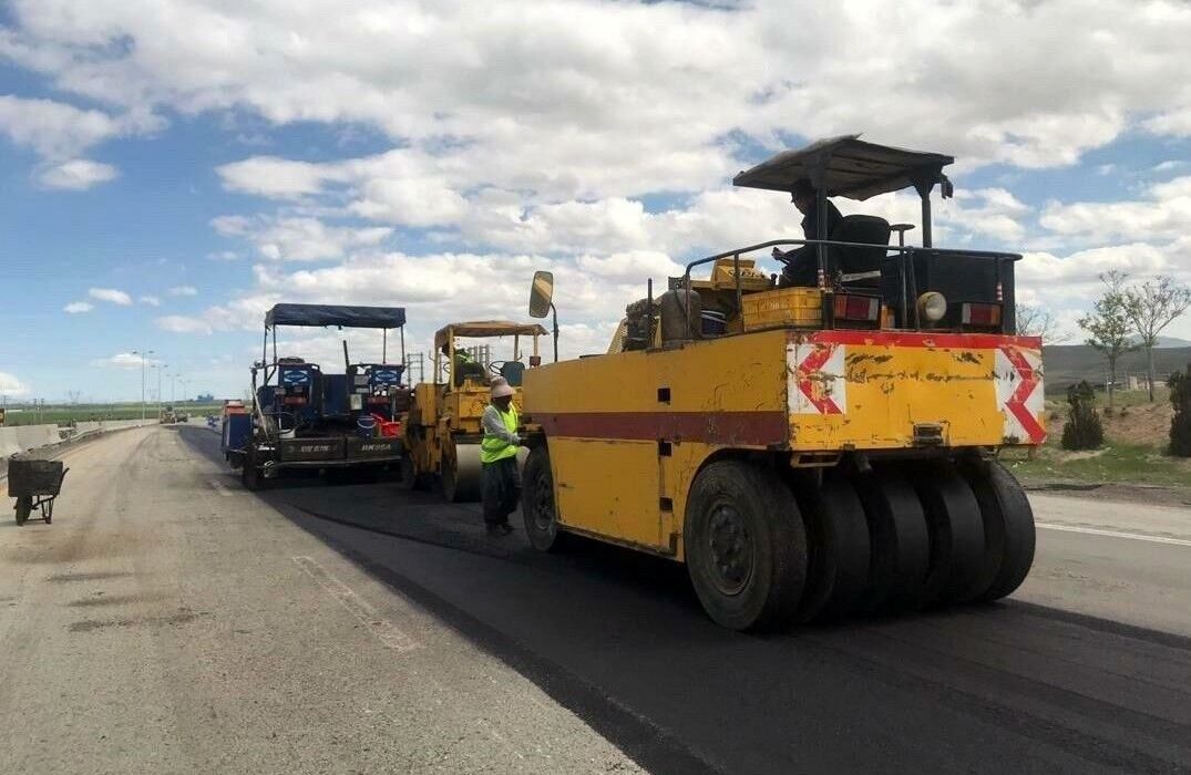 گردنه شهر پیر زرین دشت به طول نزدیک به سه کیلومتر و با اعتباری بالغ بر ۶۸ میلیارد تومان بهسازی و روکش شد