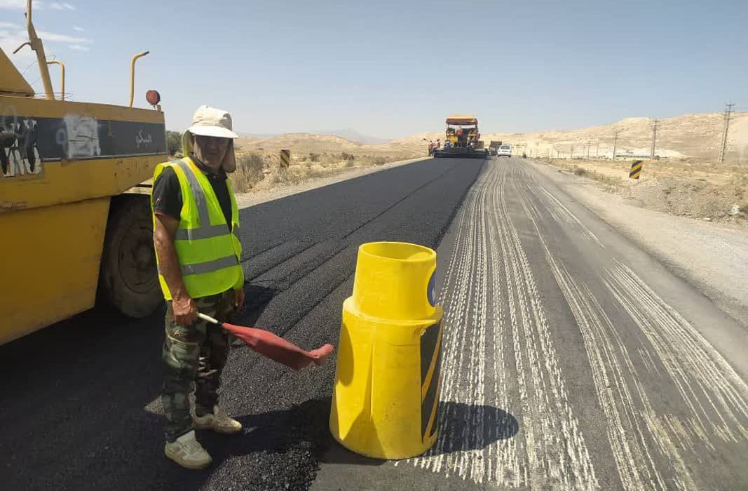 دادستان مرکز استان به موضوع نواقص فنی عملیات بهسازی جاده شیراز – خرم بید ورود کرد