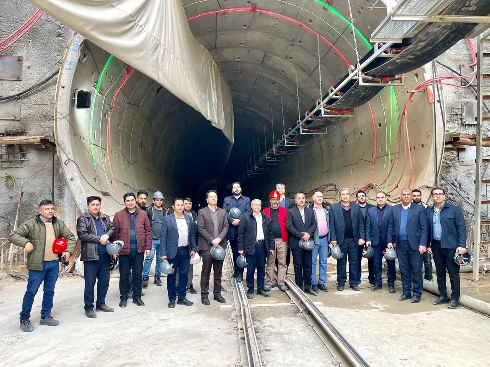 استفاده شهرداران آذربایجان غربی از تجارب مدیریت شهری شیراز در ابرپروژه‌های زیرگذر نیمه مسقف گویم و خط ۳ مترو