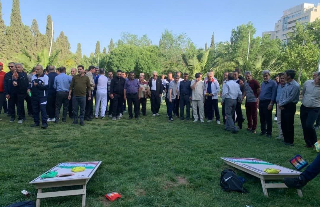 رویکرد نوین در نشاط سازمانی؛ استقبال کارکنان آبفا از بازی کورن‌هول در دهه کرامت