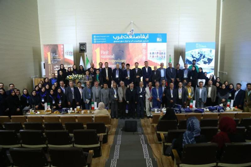 تجلیل از بنیان‌گذاران هیدروژئولوژی ایران و میزبانی دور بعدی به دانشگاه شیراز واگذار شد