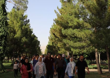 گردهمایی باشکوه شیرازی‌ها در همایش بزرگ پیاده‌روی خانوادگی هفته محیط زیست