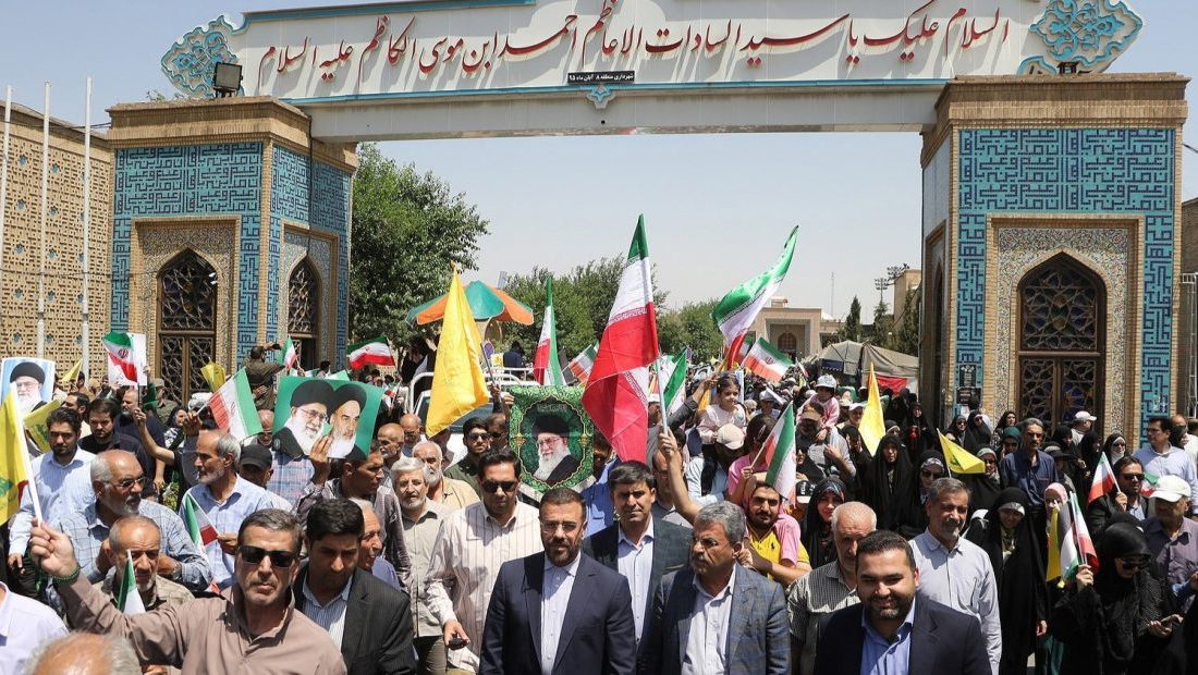 حضور پر شور خانواده بزرگ مخابرات منطقه فارس در راهپیمایی جمعه “خشم و نصر”
