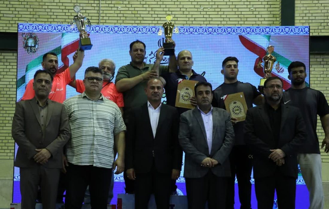 قهرمانی خراسان رضوی در رقابت‌های کشتی پهلوانی نوجوانان کشور در شیراز