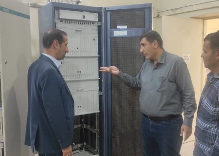 بازدید فرماندار شهرستان ارسنجان از مرکز مخابرات