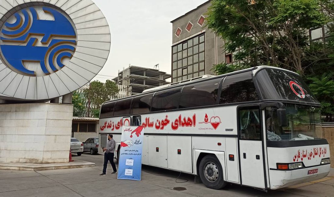 کارکنان مخابرات منطقه فارس با اهدای خون پیام انسان دوستی و مسئولیت اجتماعی را مخابره کردند