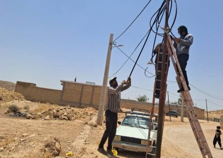 برقراری ارتباط مجدد مشترکین سرقتی با اجرای کابل‌کشی هوایی در شهرستان فسا