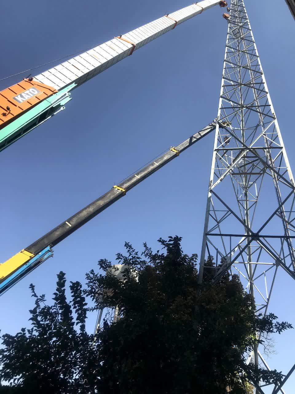 احداث دکل مخابراتی ۵۴ متری در شیراز؛ گام جدید شرکت برق منطقه‌ای فارس در توسعه شبکه بی‌سیم دیجیتال