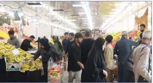 عرضه میوه باکیفیت و قیمت مناسب ویژه شب عید در بازارچه‌های شهرراز شهرداری شیراز