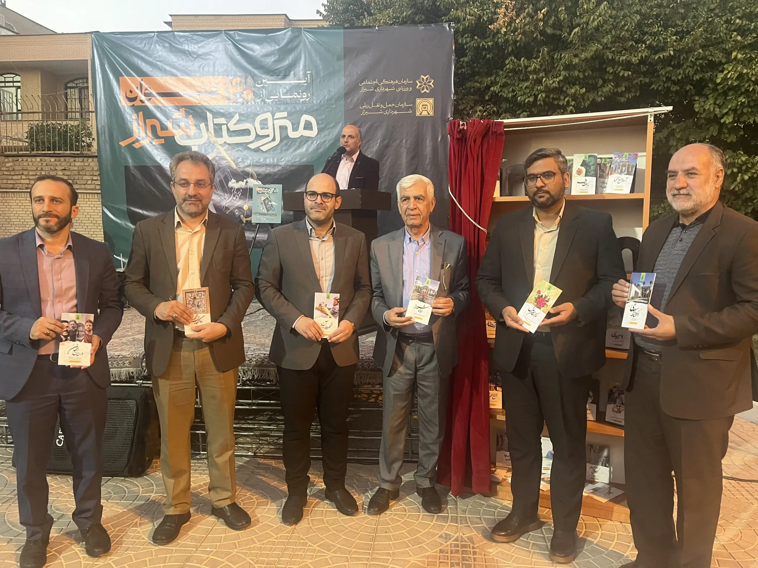 کتاب‌خوانی در حرکت؛ متروهای شیراز میزبان کتاب‌های تازه