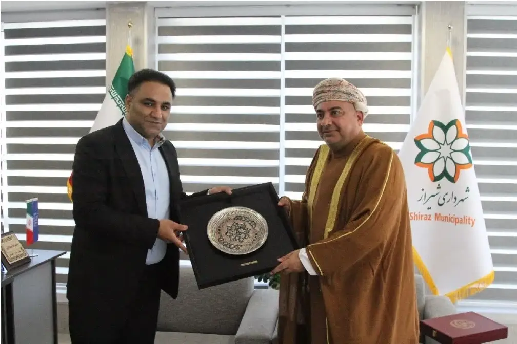 در دیدار دوجانبه شهرداران شهرهای خواهرخوانده شیراز و پچ مطرح شد؛  آمادگی شهرداری کلان‌شهر شیراز برای انتقال تجربیات مهندسی به شهرداری پچ
