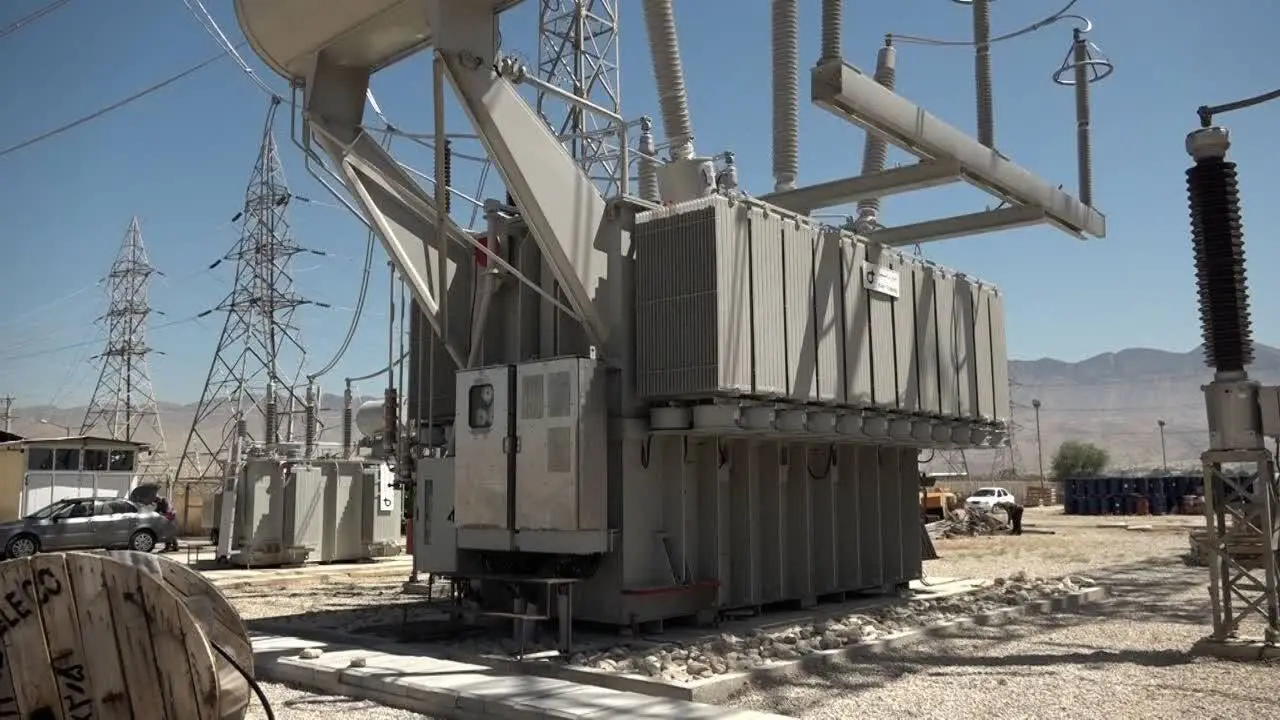 گام نخست افزایش ظرفیت پست ۲۳۰ کیلوولت نیروگاه کازرون به بهره‌برداری رسید