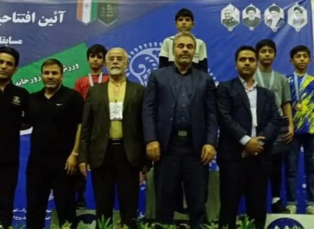 دانش آموز فارسی قهرمان مسابقات کشتی مدارس کشور