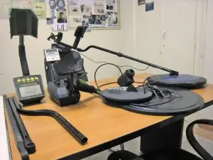 کشف یک دستگاه  گنج یاب  در زرین دشت