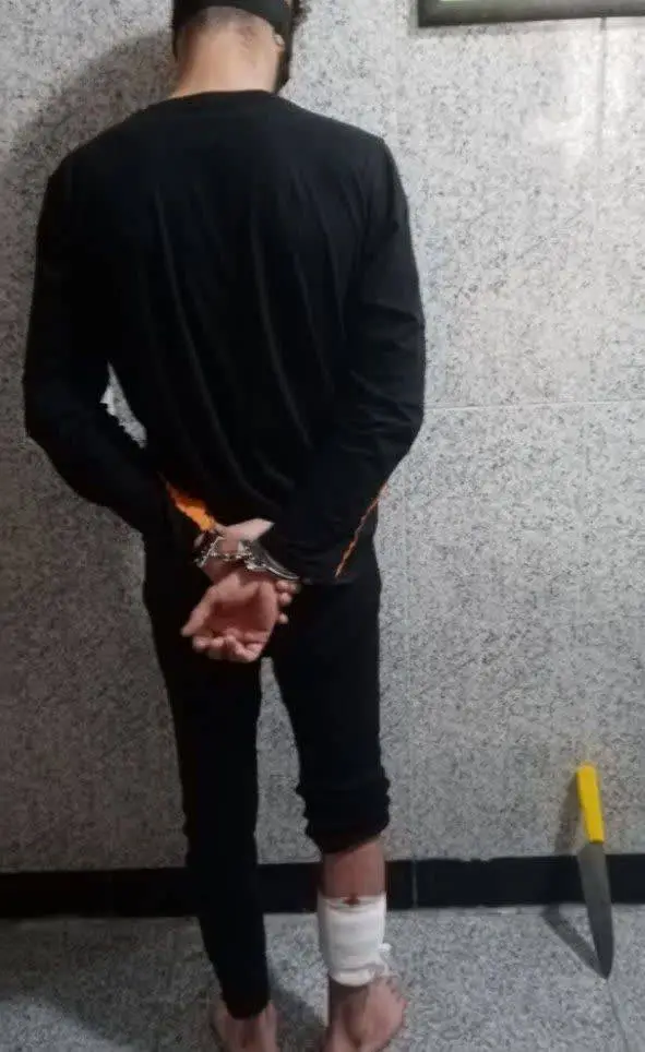 مجروح کردن پدر و مادر توسط پسر با چاقو؛دستگیری ضارب ۳۵ ساله توسط پلیس