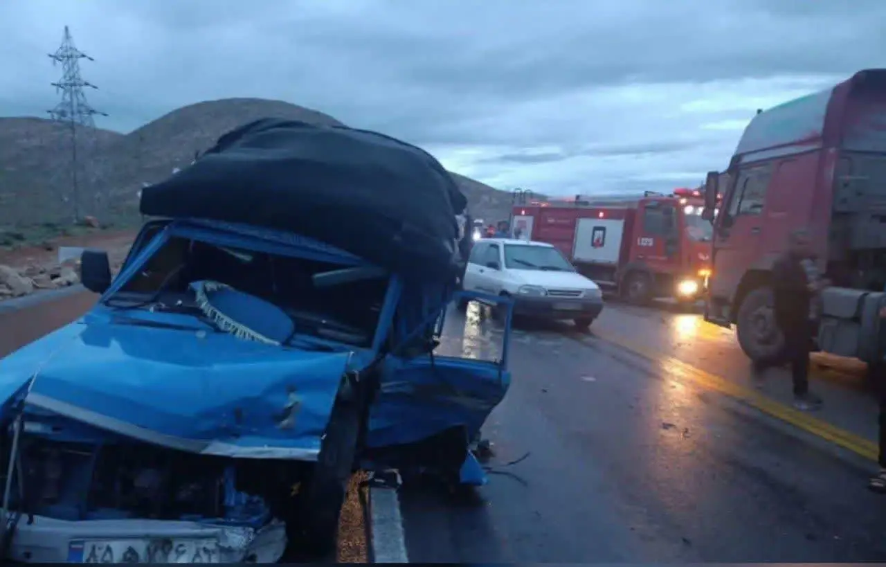 یک کشته و ۹ مصدوم در تصادف زنجیره‌ای آزاد راه شیراز _ اصفهان