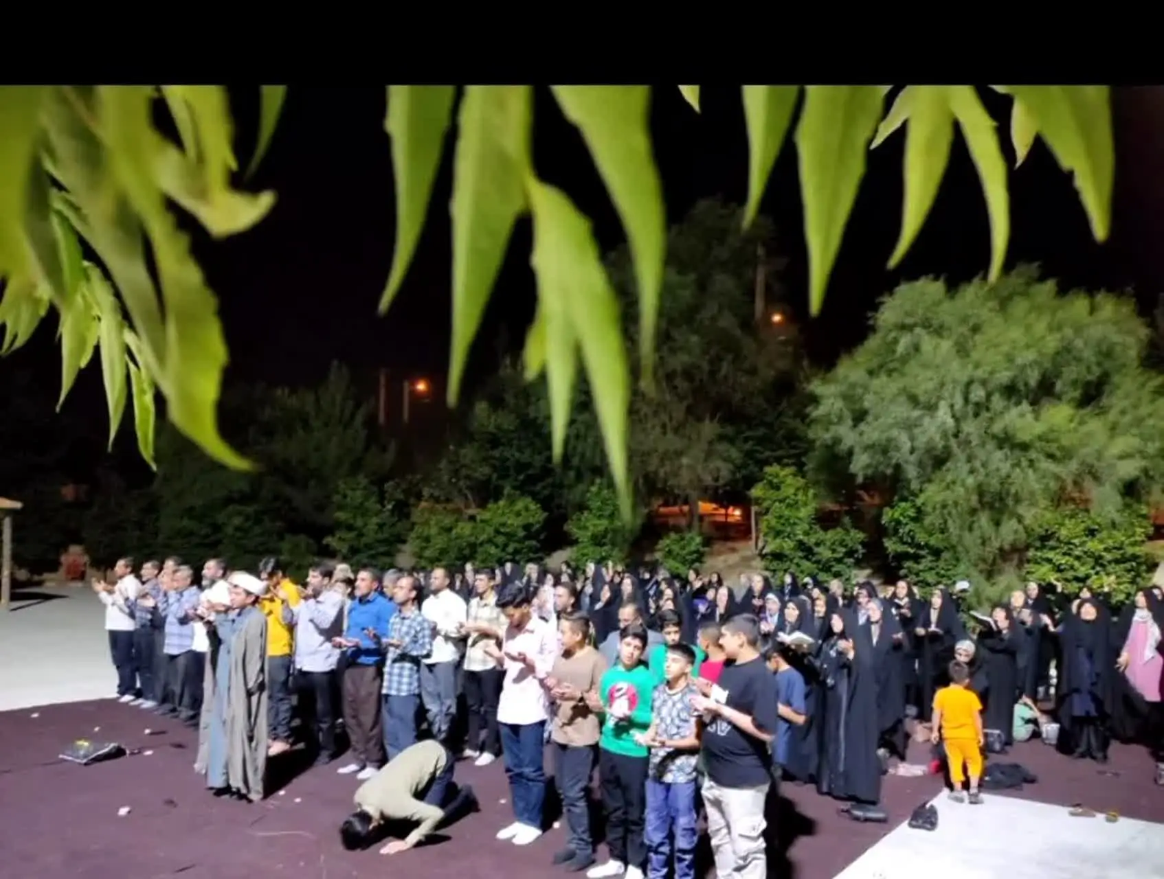 از تقدیر نخبگان دانش آموزی تا نذر صلوات و پذیرایی از مردم در مناطق محروم شیراز