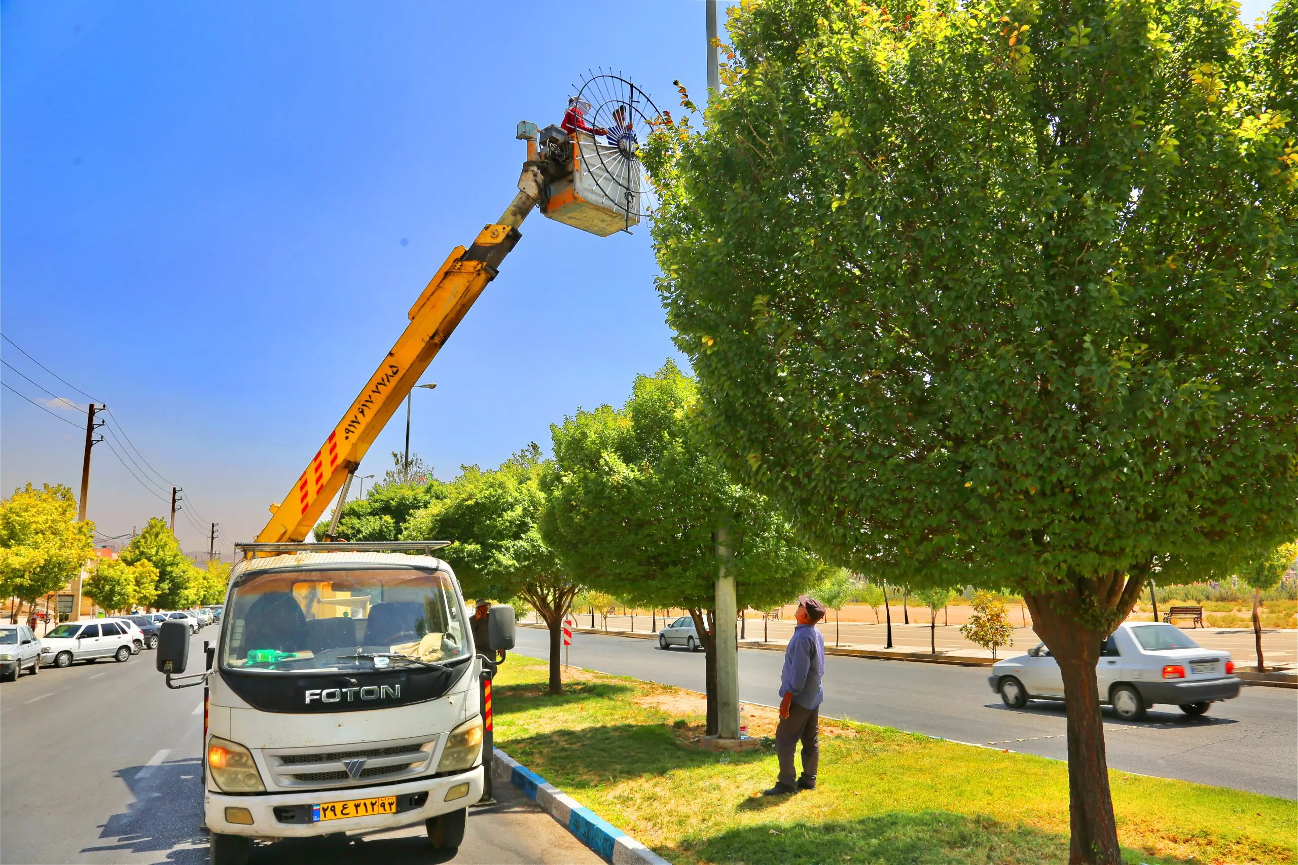 نصب اِلمان های نوری در معابر شهر صدرا