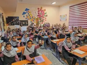 خانه محیط زیست مدرسه شهید خادمی شهرستان ارسنجان  پیشتاز دراجرای برنامه های فرهنگی هفته کودک