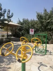 معاون اجرایی و خدمات امور شهر منطقه۱۱ : اجرای ایمن سازی وسایل بازی و امکانات ورزشی پارک های سطح منطقه۱۱