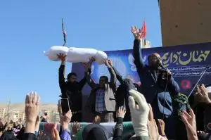 مراسم تشییع و خاکسپاری شهید گمنام خوشنام درشهر صدرا برگزار شد