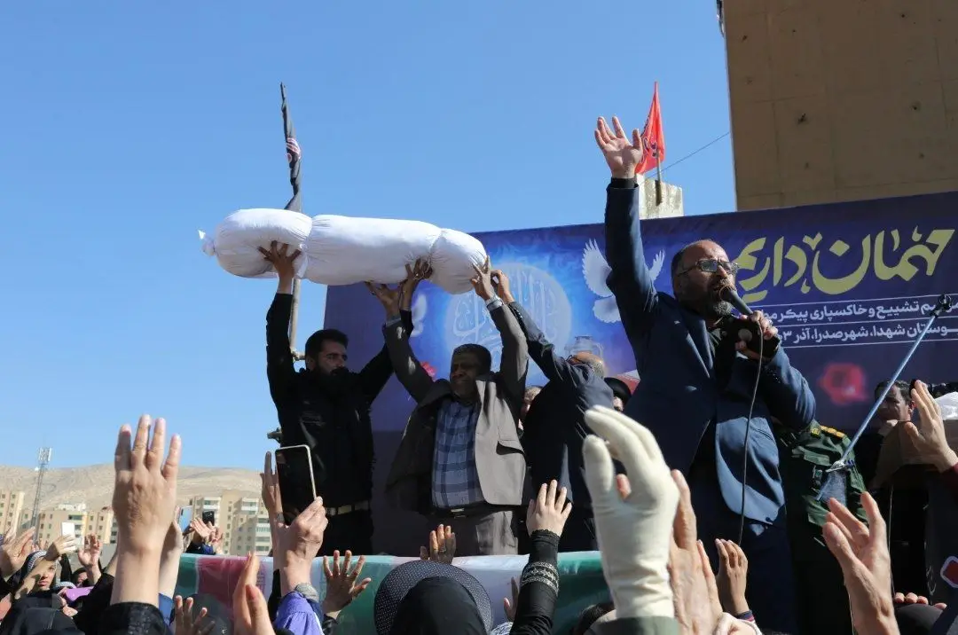 مراسم تشییع و خاکسپاری شهید گمنام خوشنام درشهر صدرا برگزار شد