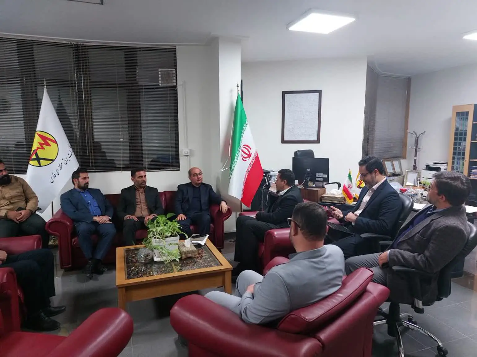 بازدید نماینده مردم شریف کازرون و کوهچنار و عضو کمیسیون انرژی مجلس شورای اسلامی از مرکز راهبری شبکه انتقال و فوق توزیع جنوب کشور و شرکت برق منطقه‌ای فارس