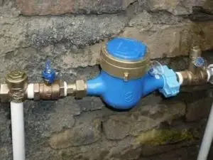 تعویض بیش از ۲۲ هزار کنتور آب در شهرها و روستاهای فارس طی شش ماه گذشته / گام مؤثر آبفا در کاهش هدررفت آب