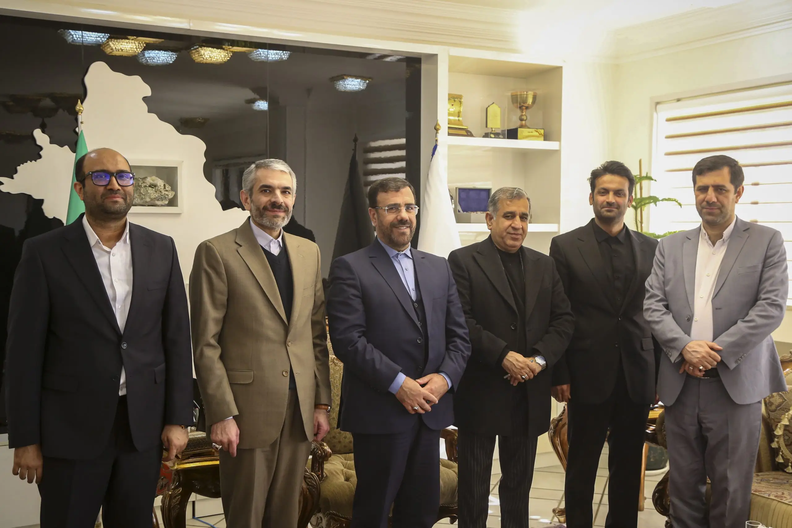 فرهنگ دستوری نیست، بلکه شکل‌دادنی ست/ برنامه‌های مشروع و متناسب با ذوق جوانان اجرا شود