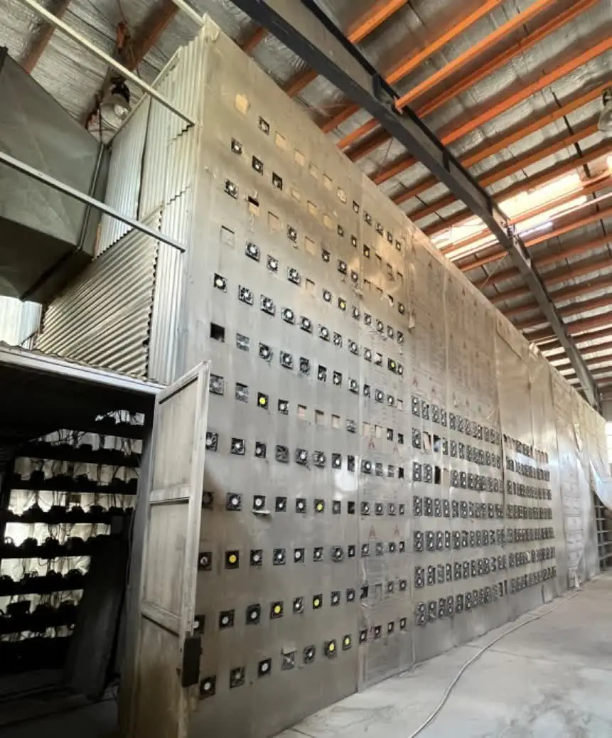 خاموشی ۱۹۴۴ ماینر غیرمجاز با اخذ جریمه ۶۲۵ میلیارد ریالی در شیراز