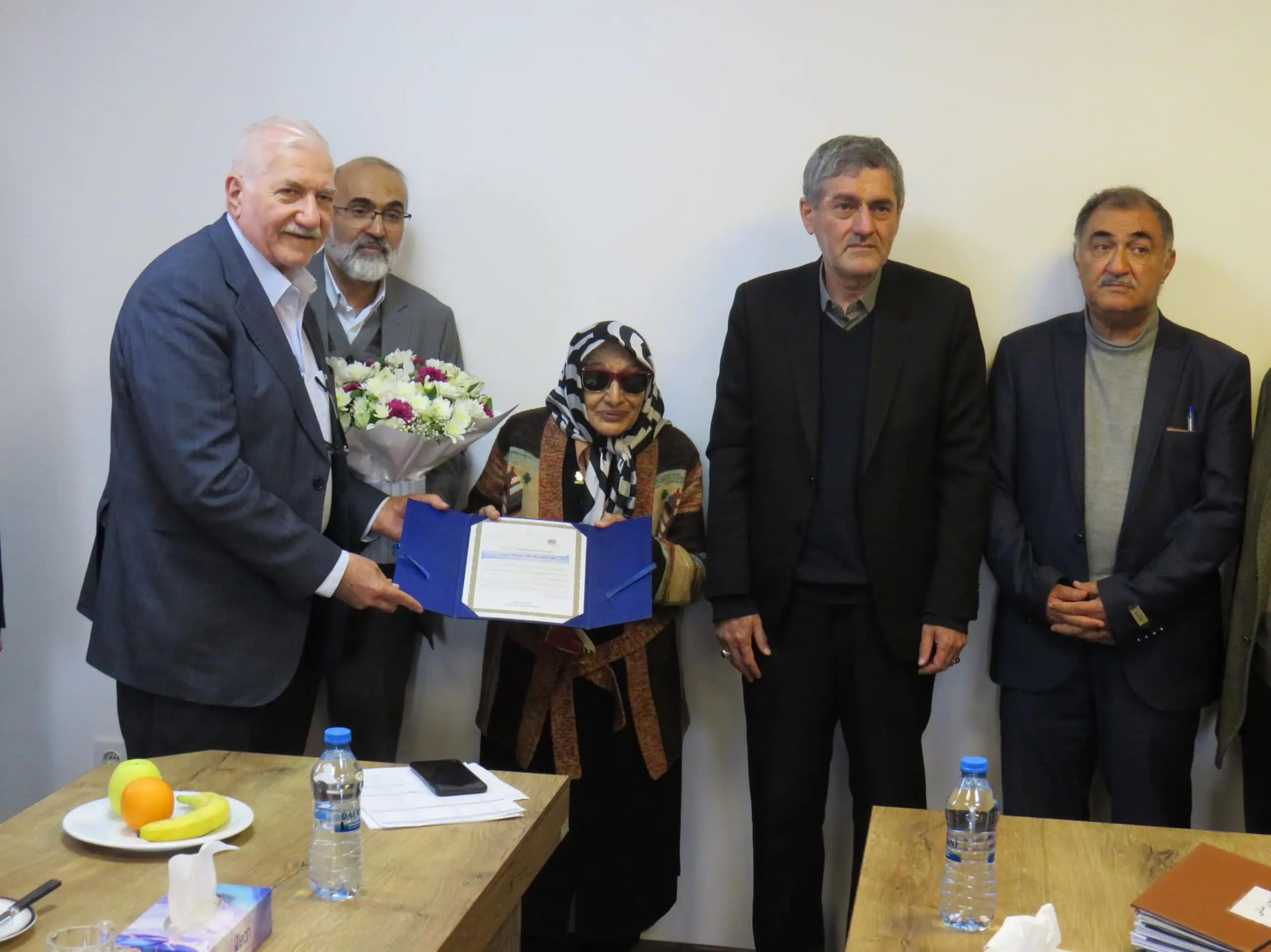 قدردانی از حمایت بی‌دریغ و مستمر بانوی خیر پیشکسوت عرصه سلامت