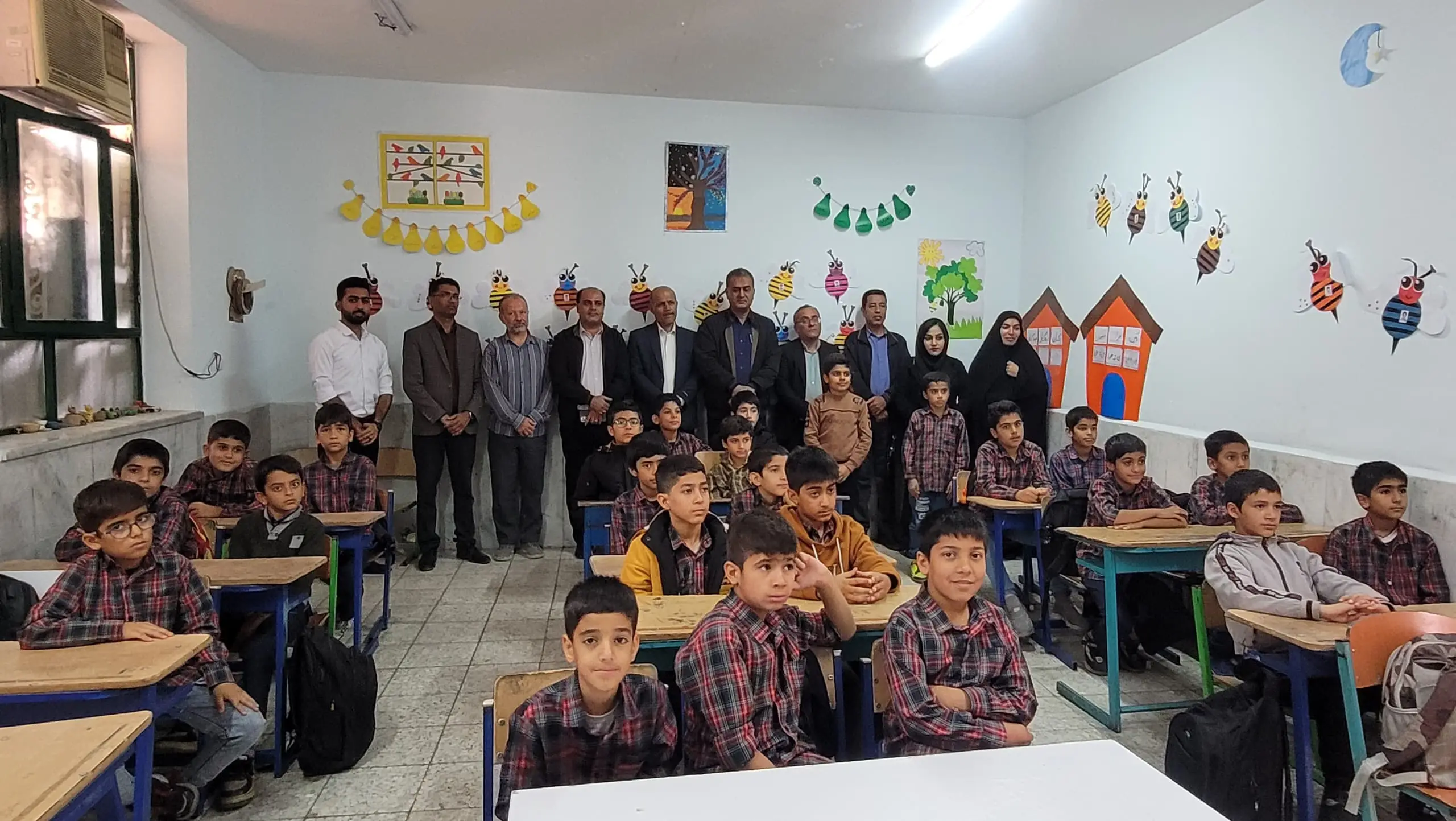 اقدام خودجوش دانش آموزان ومعلمان دو آموزشگاه درشهرهای شیراز ومهر استان فارس در آزادی زندانیان جرائم غیرعمد