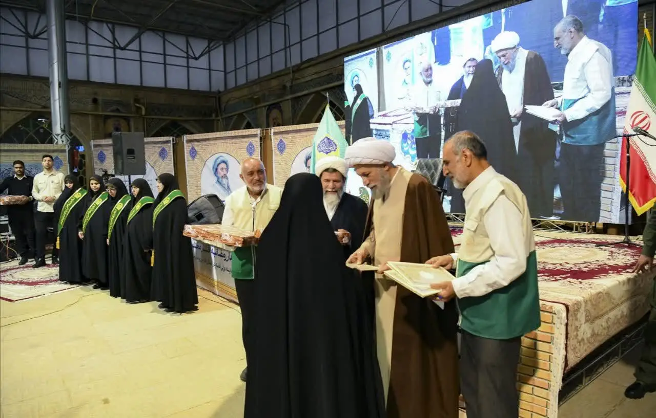 تکریم از عطوفت و عشق مادرانه در ضیافت نور