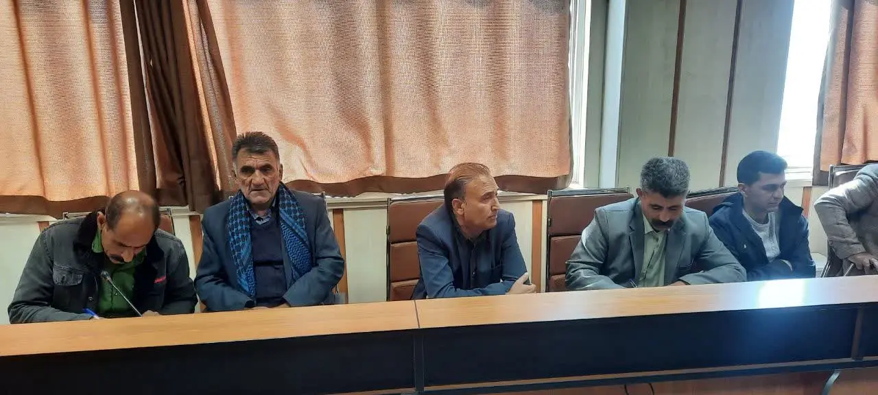 جلسه هم افزایی مطالبه گران عشایری استان فارس با مدیرکل امور عشایر فارس برگزار شد