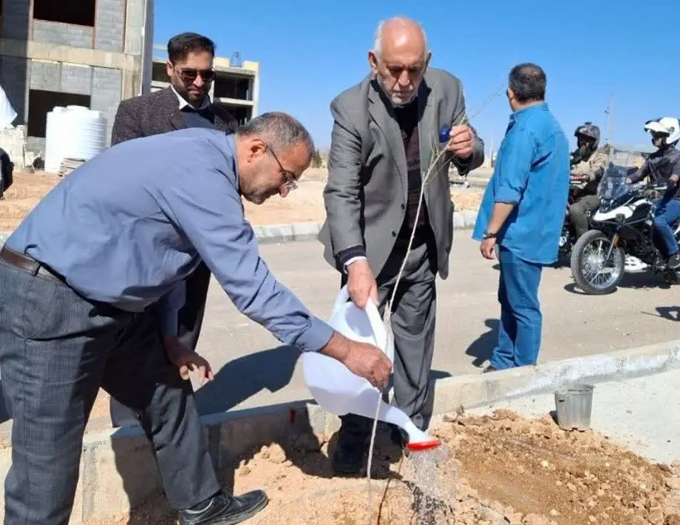 درختکاری؛ پیوندی برای حیات زمین ؛حضور پدر پیوند کبد ایران در همایش «خاک، آب، آسمان»